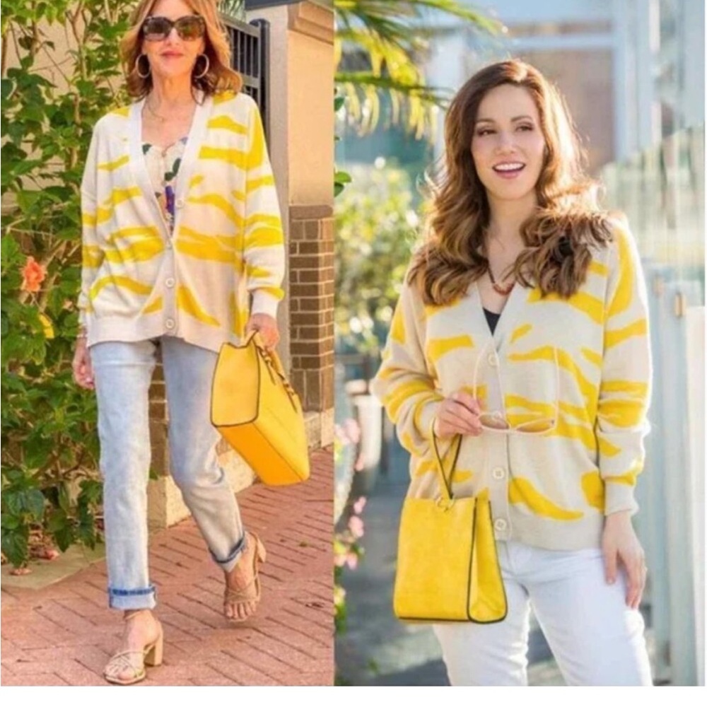 CAbi #5836 Roar Cardigan
Sweater Tiger Stripe yellow Cream‎ Oversized